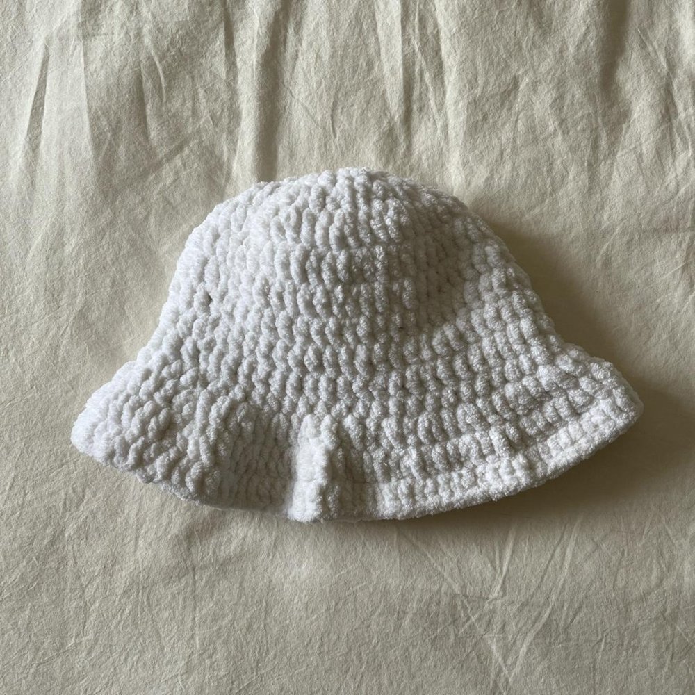 Y2K White Handmade Crochet Bucket Hat